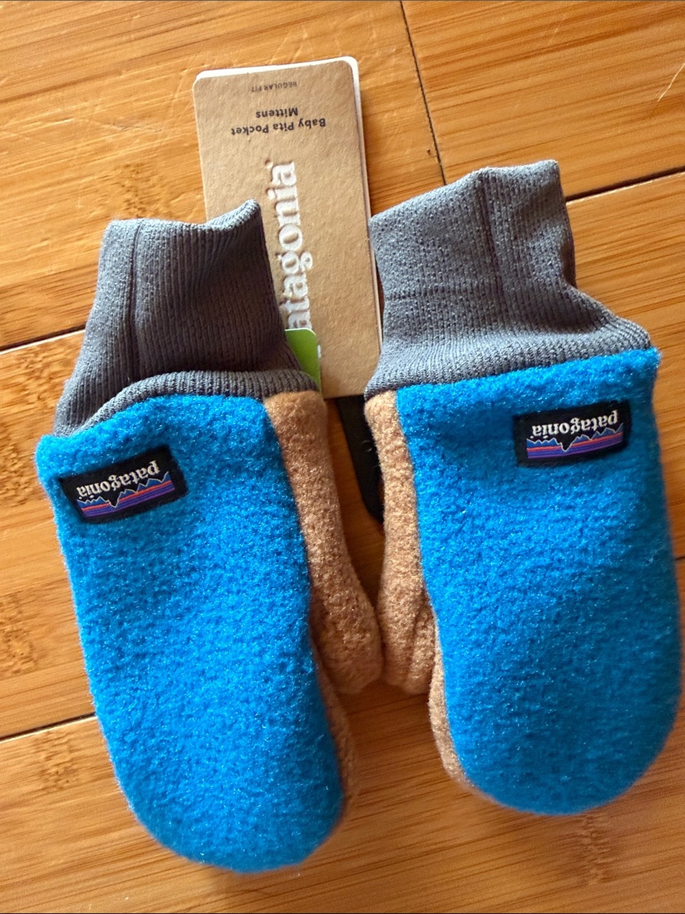 6 to 12 month baby Patagonia mittens NWT blue new gloves